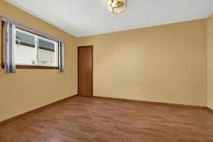 2065 S 71st St, West Allis, WI 53219 - Photo 14