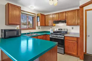 1350 Fireside Cir, Oshkosh, WI 54901 - Photo 6