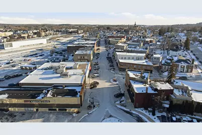 705  Village Green Way #305, West Bend, WI 53090 - Photo 28