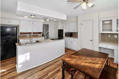 9605 W Fiebrantz Ave, Wauwatosa, WI 53222 - Photo 10