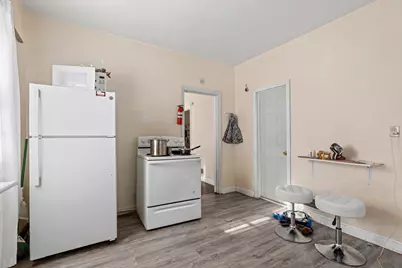 1617 S 10th St, Manitowoc, WI 54220 - Photo 4