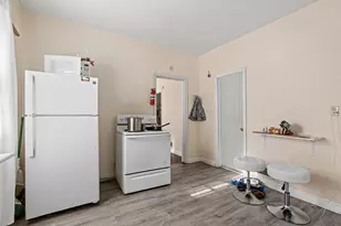 1617 S 10th St, Manitowoc, WI 54220 - Photo 4