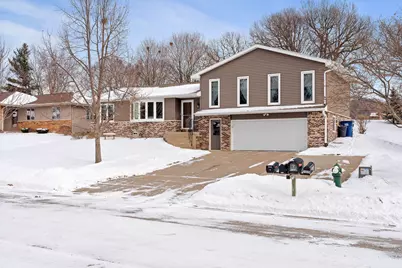 1024  Parkridge Dr, Onalaska, WI 54650 - Photo 4
