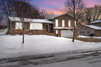 1024  Park Ridge Dr, Onalaska, WI 54650 - Photo 1