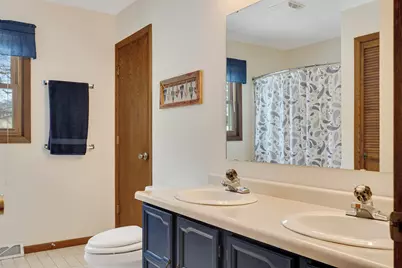 1024  Parkridge Dr, Onalaska, WI 54650 - Photo 8