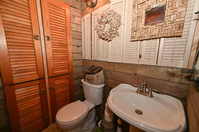 2176 N 73rd St, Wauwatosa, WI 53213 - Photo 54