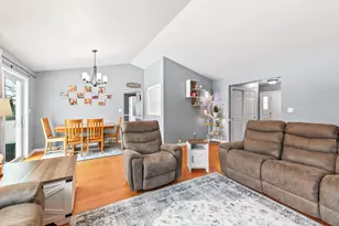 534 Woodridge Dr, Grafton, WI 53024 - Photo 6