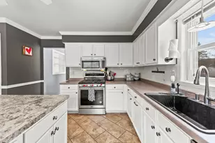 534 Woodridge Dr, Grafton, WI 53024 - Photo 12