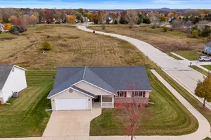 836 Tower Dr, Hartford, WI 53027 - Photo 1