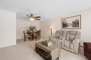 937 W Heritage Ct, Mequon, WI 53092 - Photo 4