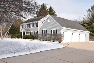 762 N Forest Ridge Ct, Summit, WI 53066 - Photo 2