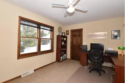 762 N Forest Ridge Ct, Summit, WI 53066 - Photo 12