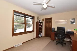 762 N Forest Ridge Ct, Summit, WI 53066 - Photo 12