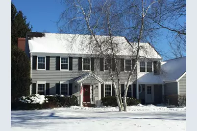 762 N Forest Ridge Ct, Summit, WI 53066 - Photo 1