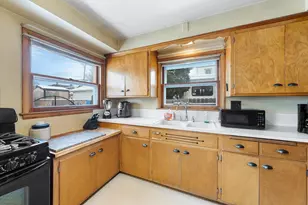 4220 W Reichert Pl, Milwaukee, WI 53209 - Photo 6