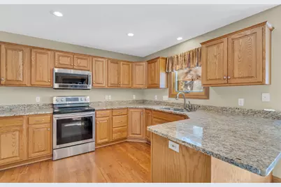 4731  Willow Wood Dr, Racine, WI 53403 - Photo 10