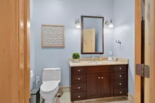 1313 N Franklin Pl, Milwaukee, WI 53202 - Photo 14