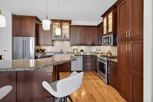 1313 N Franklin Pl, Milwaukee, WI 53202 - Photo 6