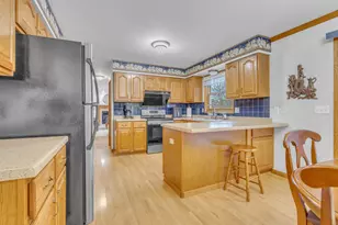 1145 Carriage Cir, Fond du Lac, WI 54935 - Photo 4