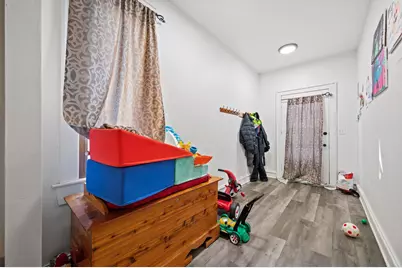 605  Michigan Ave, Milwaukee, WI 53172 - Photo 12