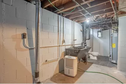 7629 W Thurston Cir, Milwaukee, WI 53218 - Photo 16