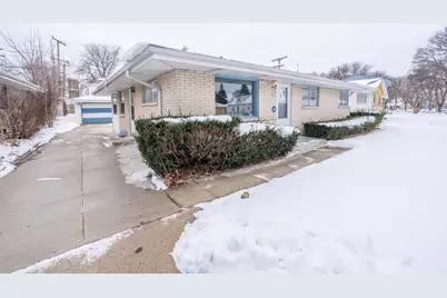 7629 W Thurston Cir, Milwaukee, WI 53218 - Photo 2