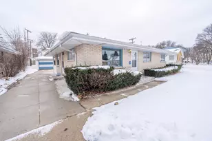 7629 W Thurston Cir, Milwaukee, WI 53218 - Photo 2