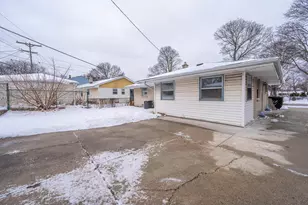 7629 W Thurston Cir, Milwaukee, WI 53218 - Photo 14