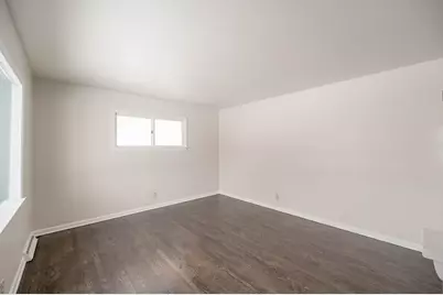 7629 W Thurston Cir, Milwaukee, WI 53218 - Photo 4