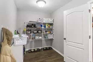 920 N Hearthstone St, Elkhorn, WI 53121 - Photo 12