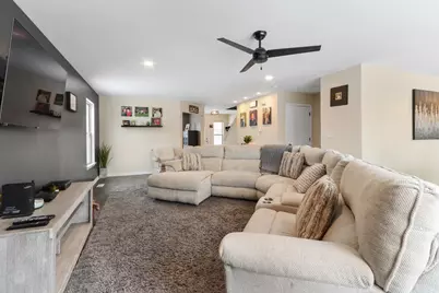 920 N Hearthstone St, Elkhorn, WI 53121 - Photo 4