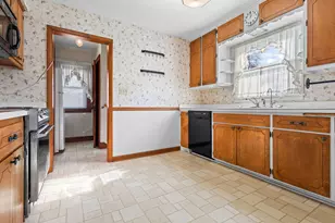 2214 S 80th St, West Allis, WI 53219 - Photo 10