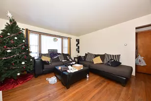 8221 W Villard St, Milwaukee, WI 53218 - Photo 6