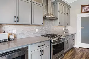 7916 E Stone Rdg Dr, Lannon, WI 53046 - Photo 10