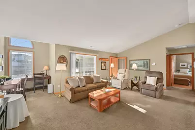 17600 W Lincoln Ave, New Berlin, WI 53146 - Photo 16