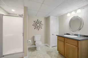 8605 S River Terrace Dr, Franklin, WI 53132 - Photo 36