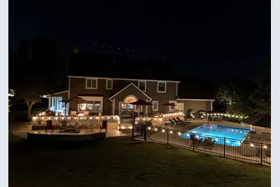 8605 S River Terrace Dr, Franklin, WI 53132 - Photo 4