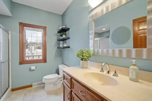 8605 S River Terrace Dr, Franklin, WI 53132 - Photo 18