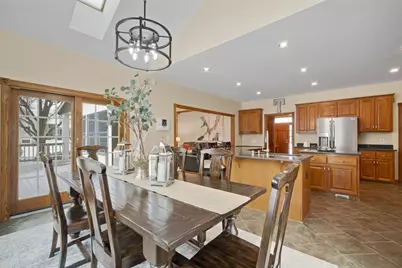 8605 S River Terrace Dr, Franklin, WI 53132 - Photo 14