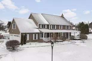 8605 S River Terrace Dr, Franklin, WI 53132 - Photo 2