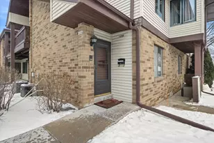 1674 S Coachlight Dr, New Berlin, WI 53151 - Photo 20