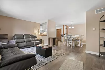 1674 S Coachlight Dr, New Berlin, WI 53151 - Photo 2