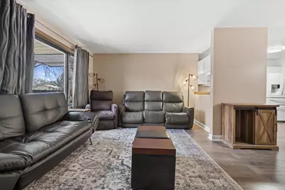 1674 S Coachlight Dr, New Berlin, WI 53151 - Photo 4