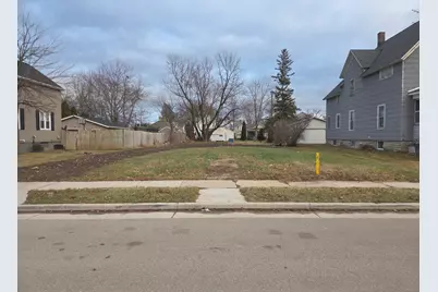 93 S Bell St, Fond du Lac, WI 54935 - Photo 2