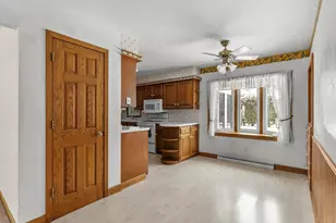 2136 Richmond Ave, Manitowoc, WI 54220 - Photo 6