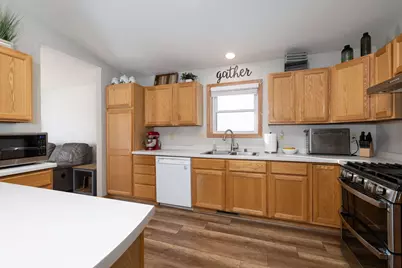 927  Streblow St, Onalaska, WI 54650 - Photo 4