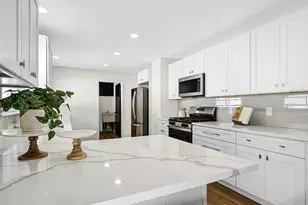 5135 S Menard Dr, New Berlin, WI 53151 - Photo 16