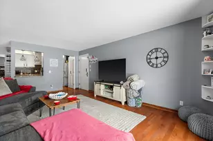 360 Park Hill Dr, Pewaukee, WI 53072 - Photo 4