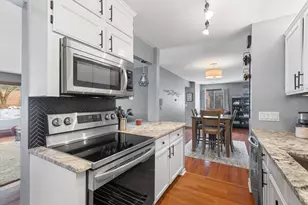 360 Park Hill Dr, Pewaukee, WI 53072 - Photo 8