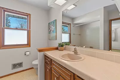 8824 W Dosie Ave, Greenfield, WI 53228 - Photo 22